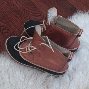 Sorel snow boots.